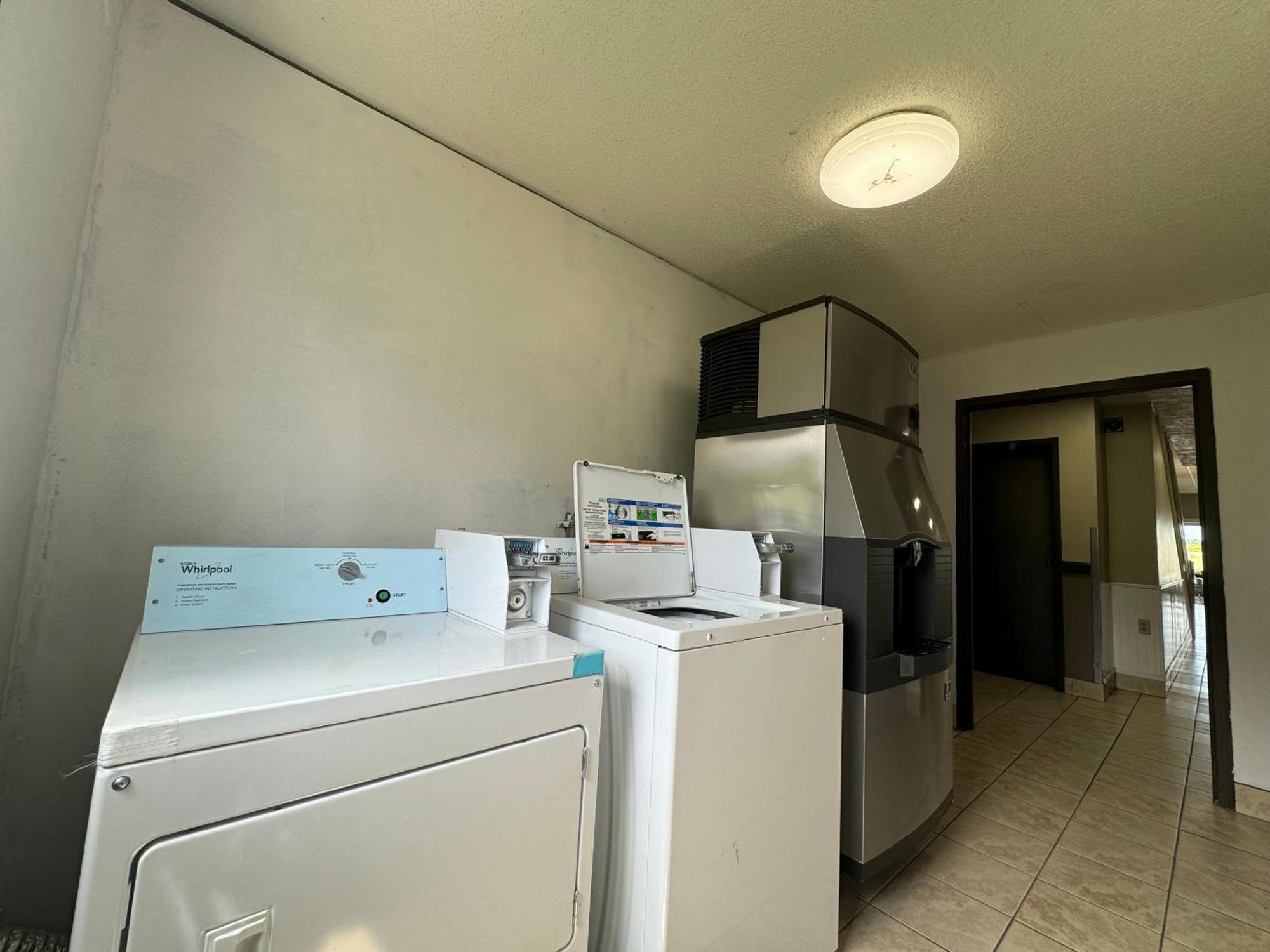 South Ridge Inn North Ridgeville Екстериор снимка