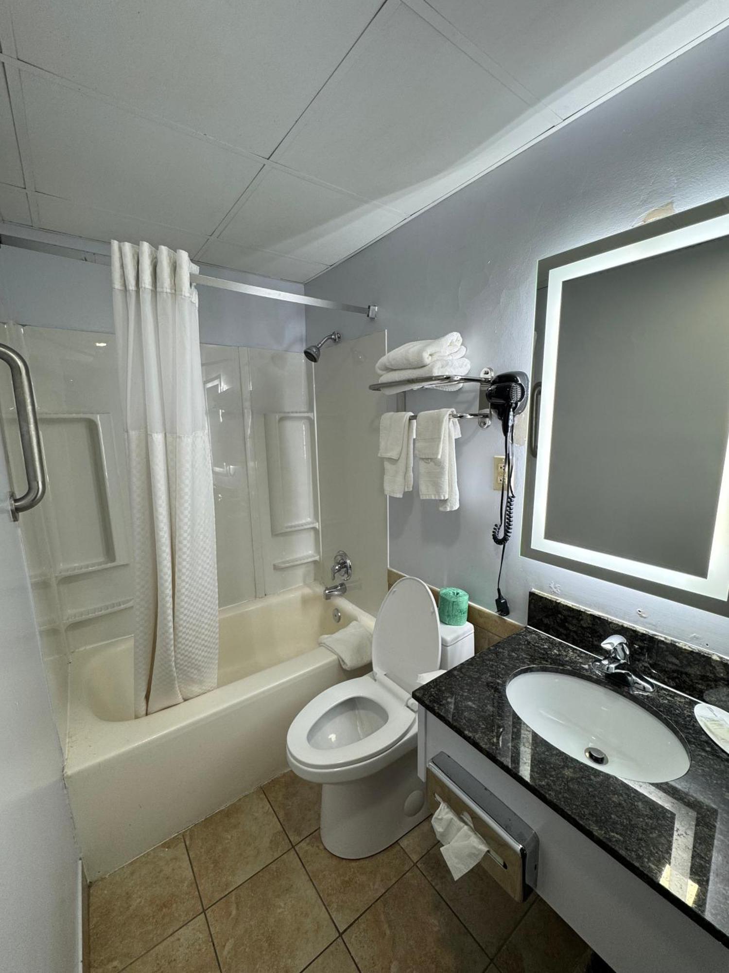 South Ridge Inn North Ridgeville Екстериор снимка